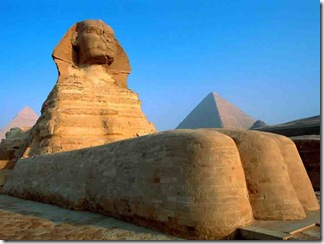 Esfinge_e_Piramides_ao_fundo_Egito